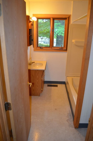 Building Photo - 5681 Fullview Heights Dr
