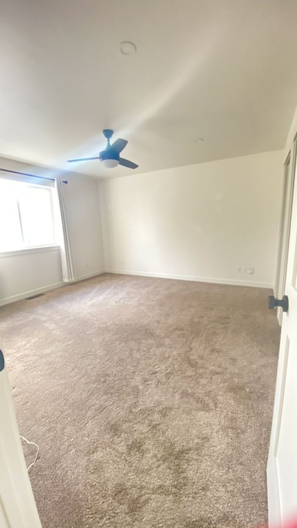 Building Photo - Spacious home in a Prime Location-6-month ...