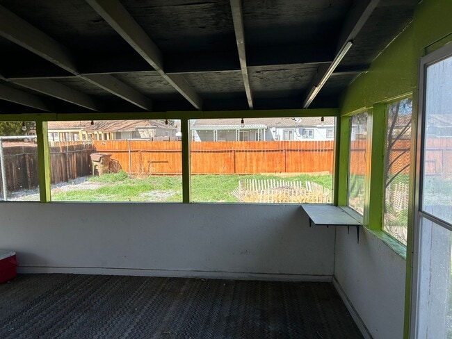 Building Photo - **READY FOR MOVE IN** Sparks Single Story Home