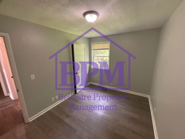 Building Photo - Freshly Updated 3 Bed, 1.5 Bath Home in Cl...