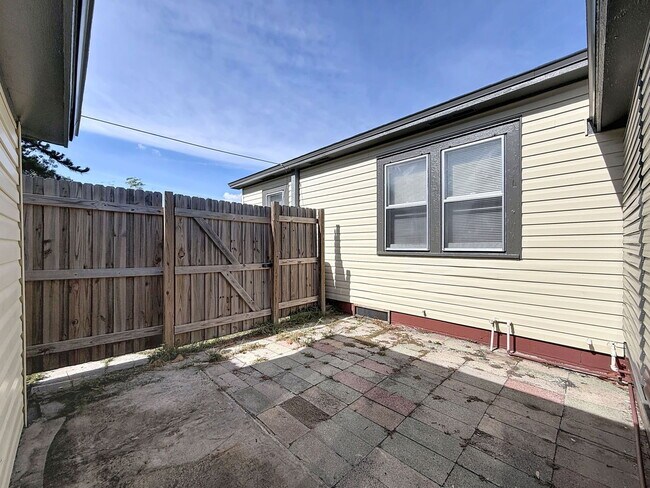 Building Photo - 3800 Dartmouth Ave N