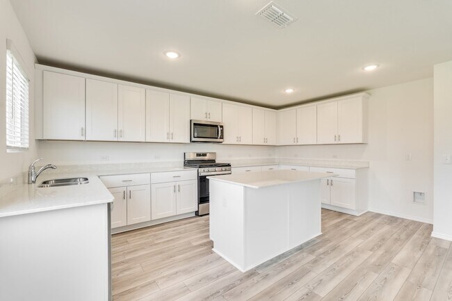 Building Photo - 16048 Isles Dr