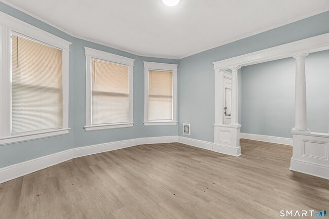 Building Photo - 105 Carleton Ave