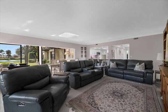 Building Photo - 13400 Polo Rd W