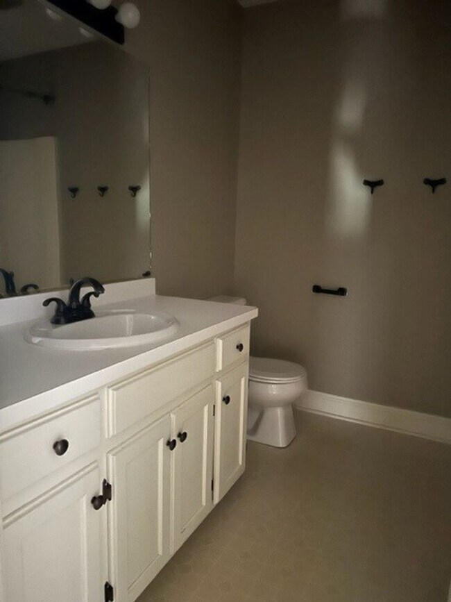 Building Photo - Maplewood