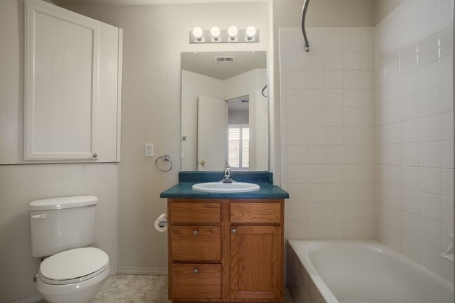 Building Photo - San Antonio Condos Gem!