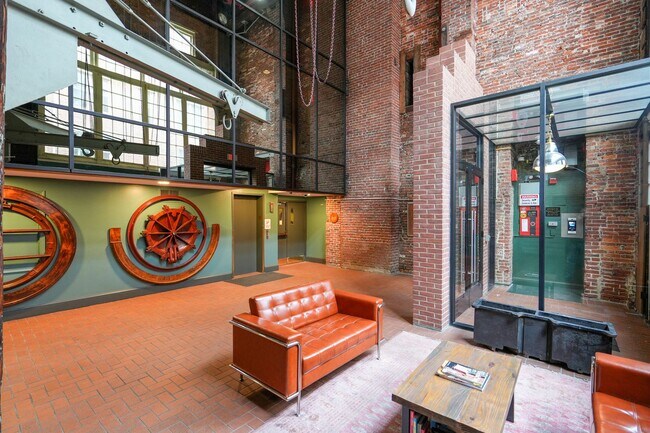 Building Photo - Old City Charmer Historic Building