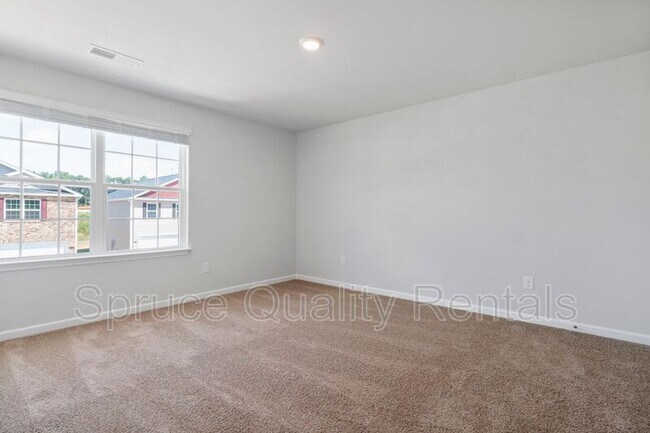 Building Photo - 112 Saddlehorse Ln
