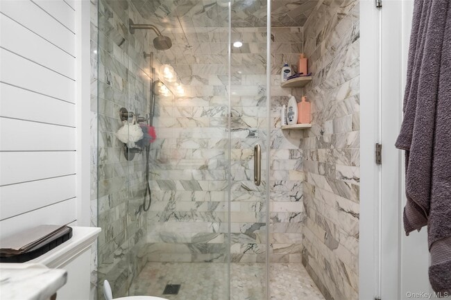 Building Photo - 185 W Park Ave