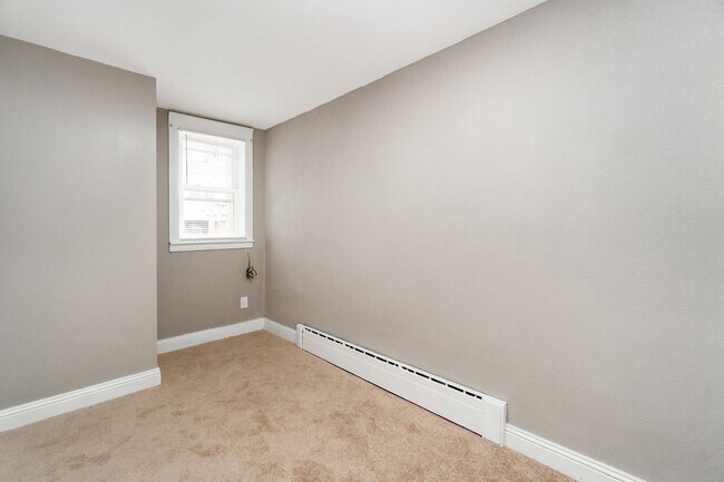 Building Photo - Updated 3BR Home – Walk to Lehigh & Downto...