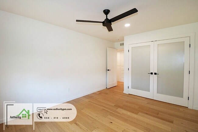 Building Photo - 1225 Manzanita Hills Ave