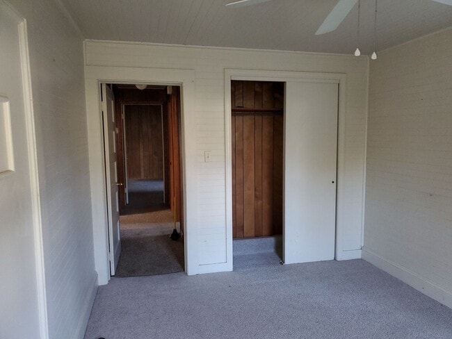 Building Photo - Lots of Space