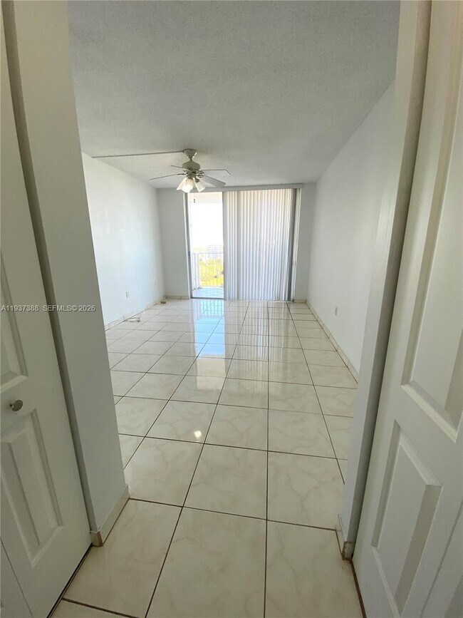 Building Photo - 1200 NE Miami Gardens Dr