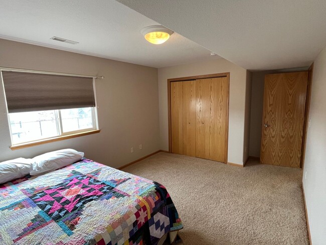 Building Photo - 4 Bedroom, 3 Bathroom Home for Rent
