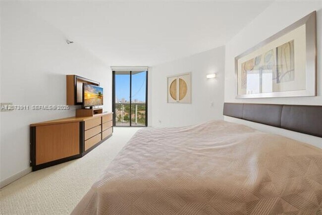 Building Photo - 3610 Yacht Club Dr