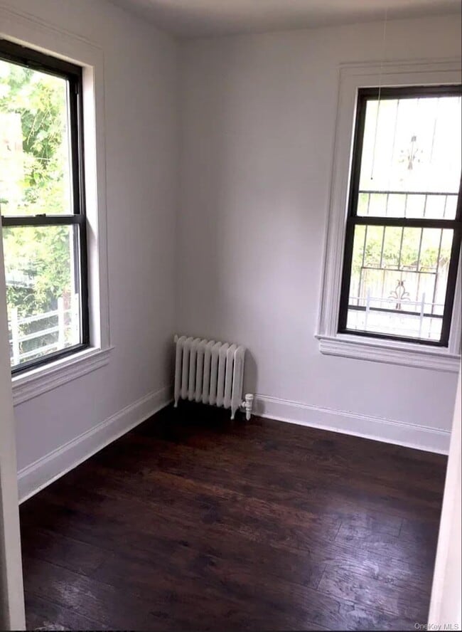 Building Photo - 1339 E 91st St