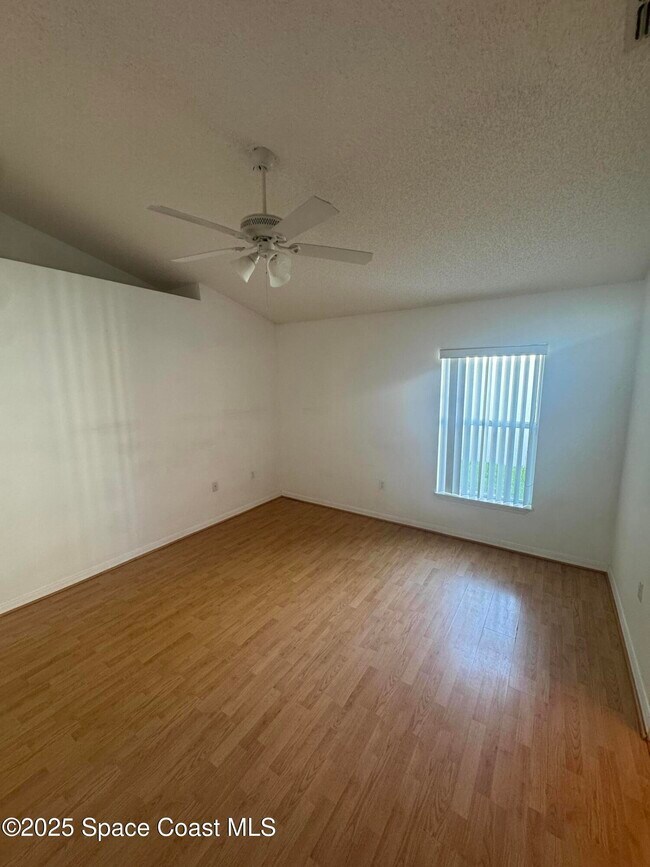 Building Photo - 2129 Redwood Cir