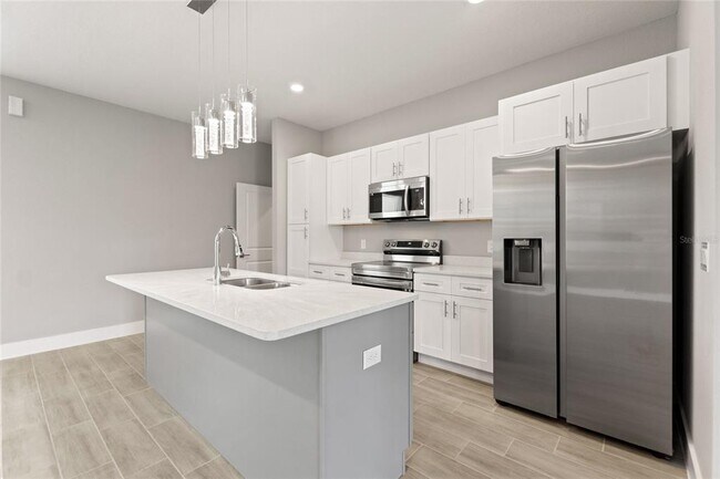 Building Photo - 643 James Ct