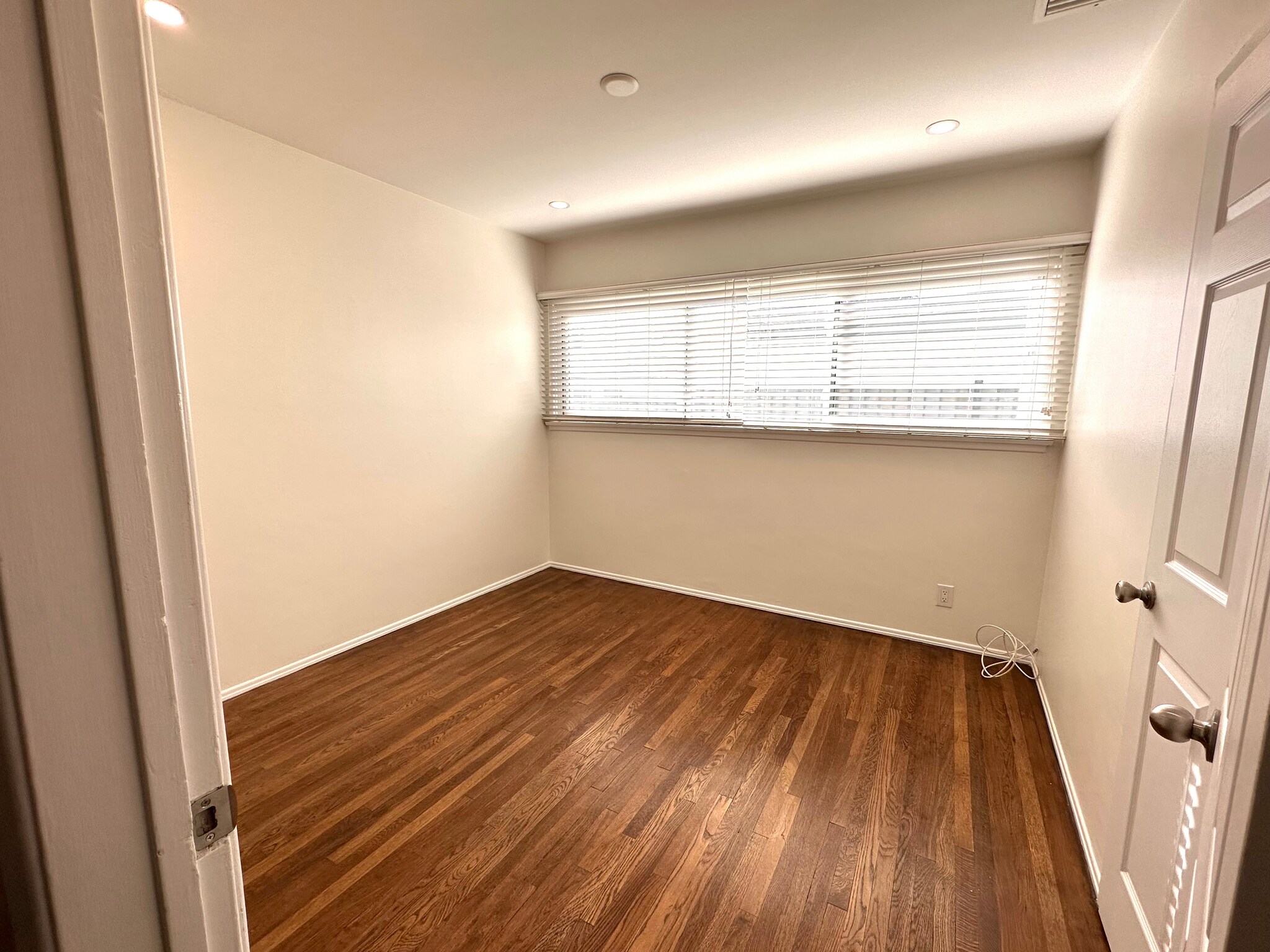 Building Photo - 10662 Shoshone Ave