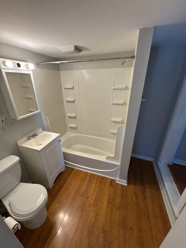 Building Photo - 1041 Dreher Ave