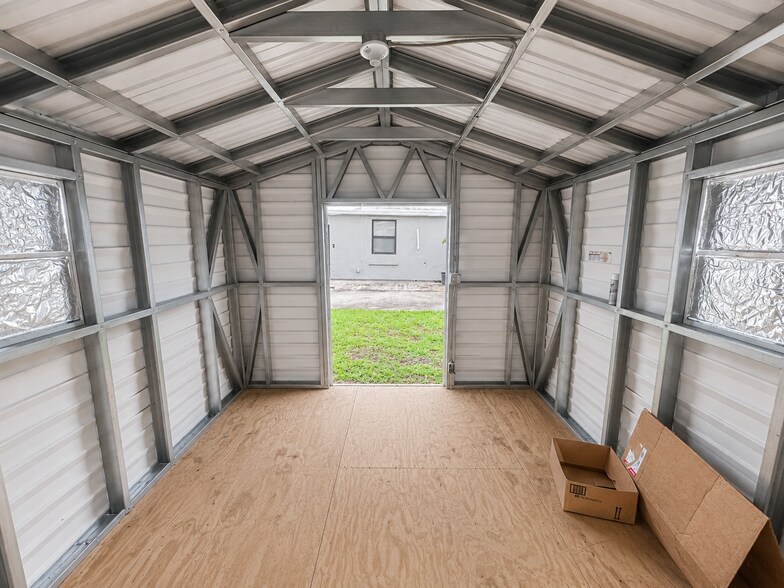 Building Photo - 1818 Meadow Ct