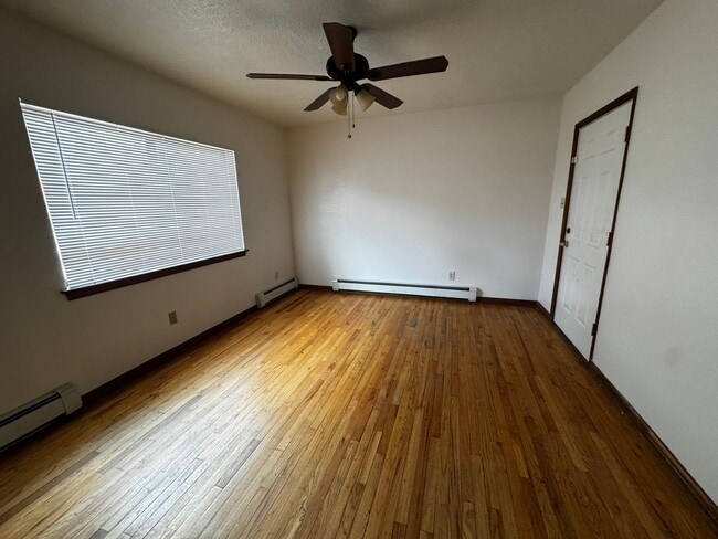 Building Photo - Near UNM. 3 Bedroom 2 bath