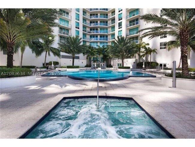 Building Photo - 300 S Biscayne Blvd