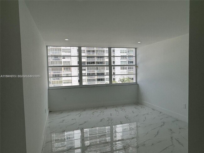 Building Photo - 18031 Biscayne Blvd