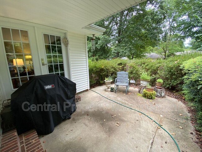 Building Photo - 4724 Coach Hill Dr