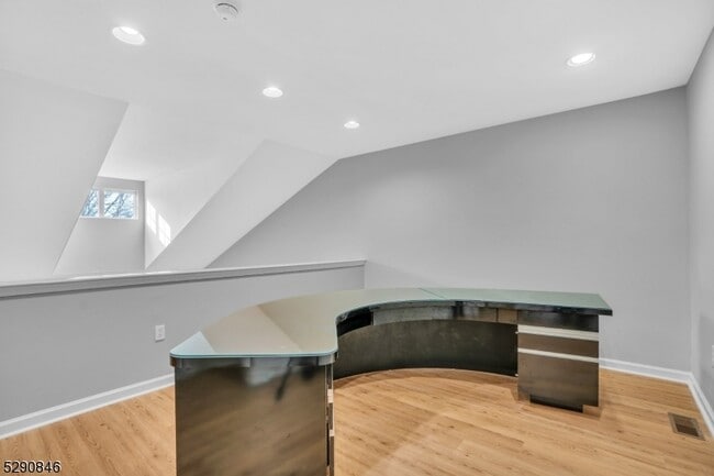 Building Photo - 48 Loft Dr