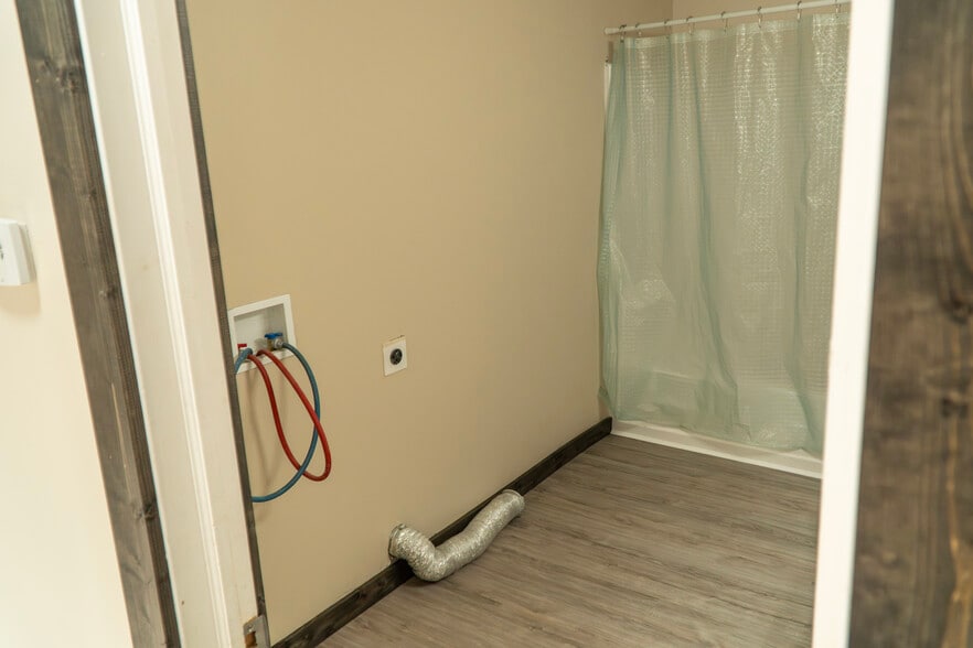 Building Photo - 412 E Market St