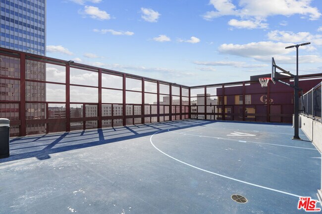 Building Photo - 330 W 11th St