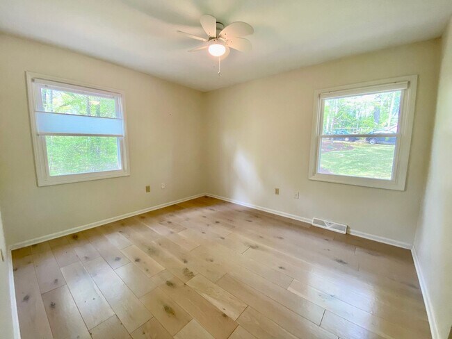 Building Photo - East AVL - Mid Century Modern Beauty in Bo...