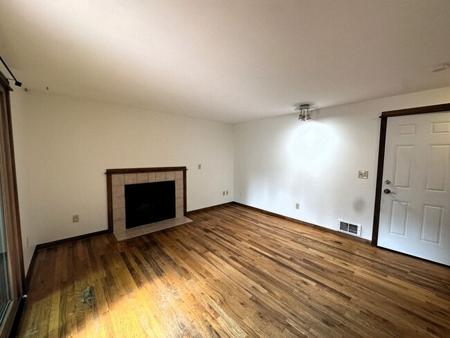 Building Photo - 3Bd/2Ba Sammamish House