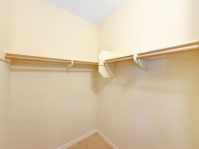 Building Photo - Spacious Studio w/ Washer/Dryer In-Unit, P...