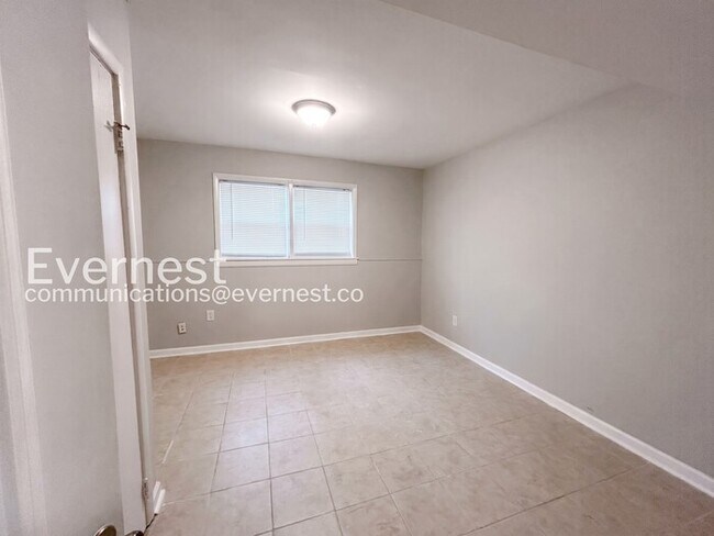 Building Photo - Limited Time Special Offer / 3 beds 2 baths Spacious Single Family Home with Carport and Deck /  ...
