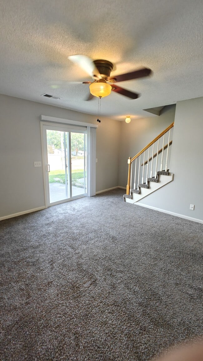 Building Photo - 10630 N Locust Ct