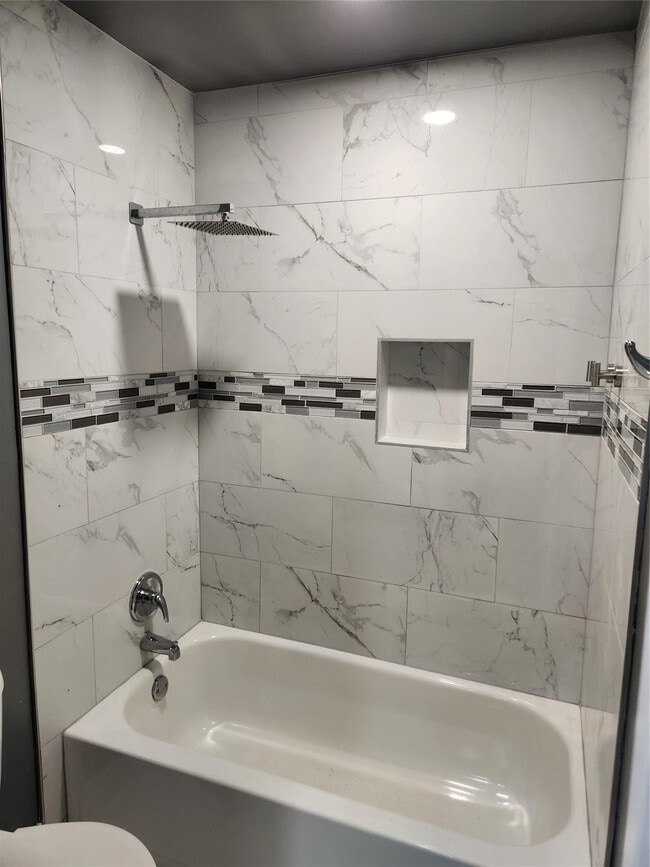 Building Photo - 3667 Carambola Cir N