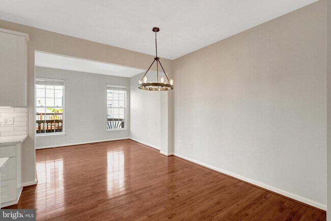 Building Photo - 12913 Wood Cres Cir