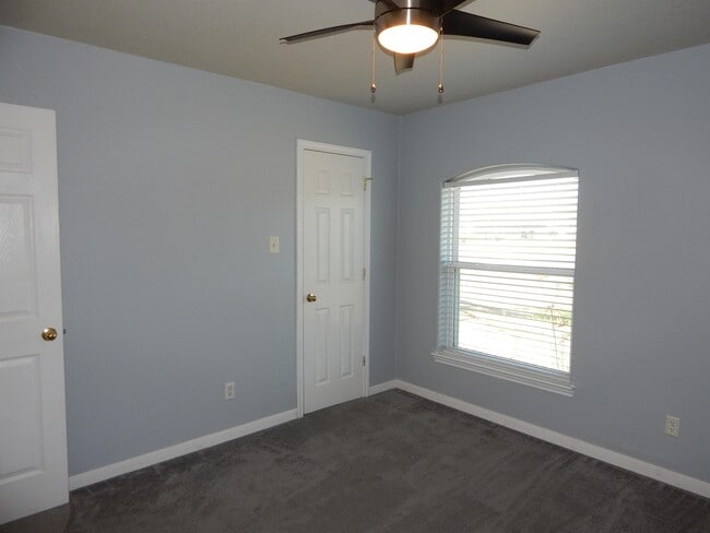 Building Photo - 106 Cedar Ridge Dr