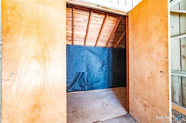 Building Photo - 140 Woodvale Dr