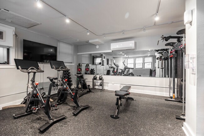 Building Photo - 1140 N La Salle Dr