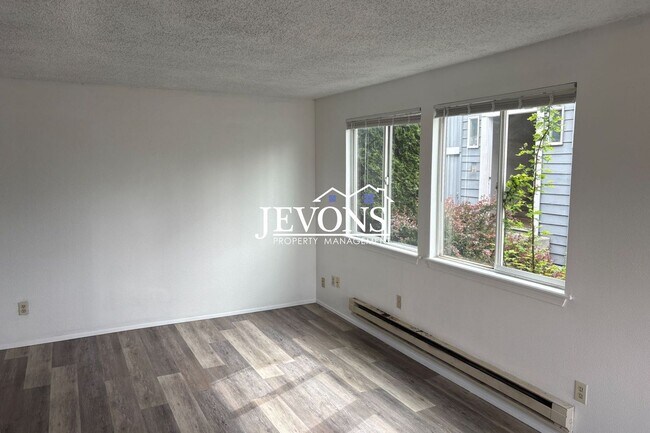 Building Photo - 1722 E 56th St