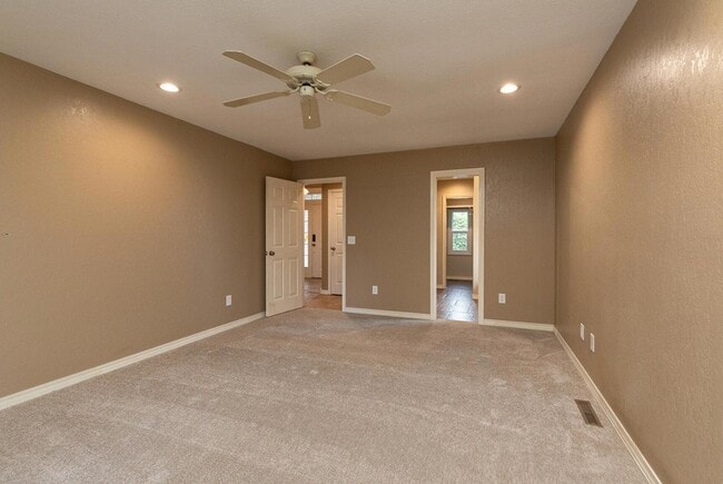 Building Photo - 5095 S Wanda Gray Ave