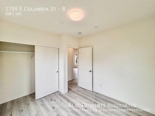 Building Photo - 1709 E Columbia St