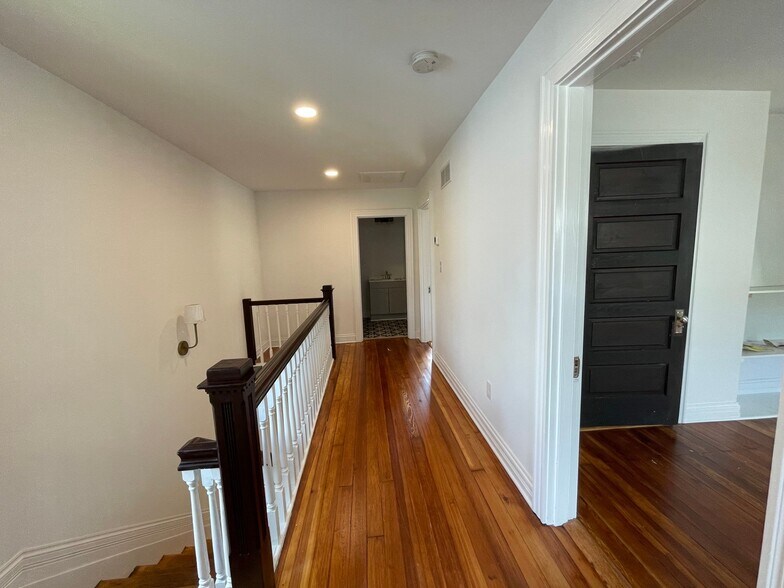 Building Photo - 112 W Hickman St