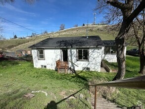 Building Photo - 4 bedroom 2 bath home on dead end street