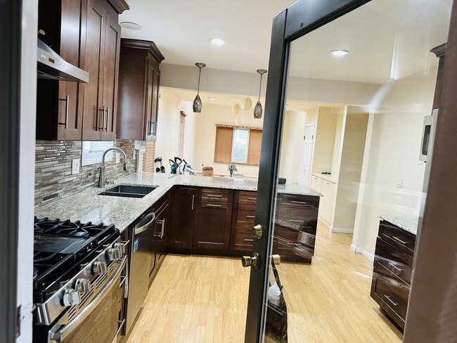 Kitchen entrance from sunroom - 20 Morgan Way