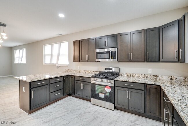 Building Photo - 3136 E 135th St