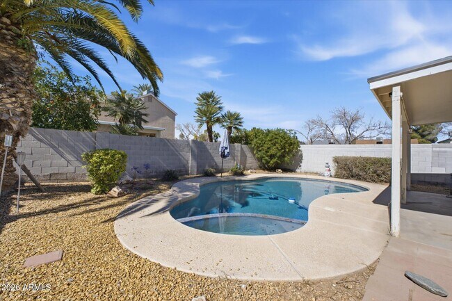 Building Photo - 202 S Del Pueblo St